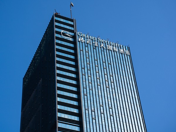 酒店楼体发光字造价多少？