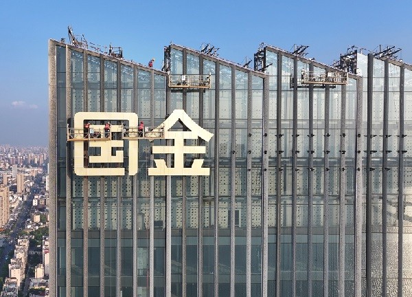 大型楼顶发光字如何设计才独特？