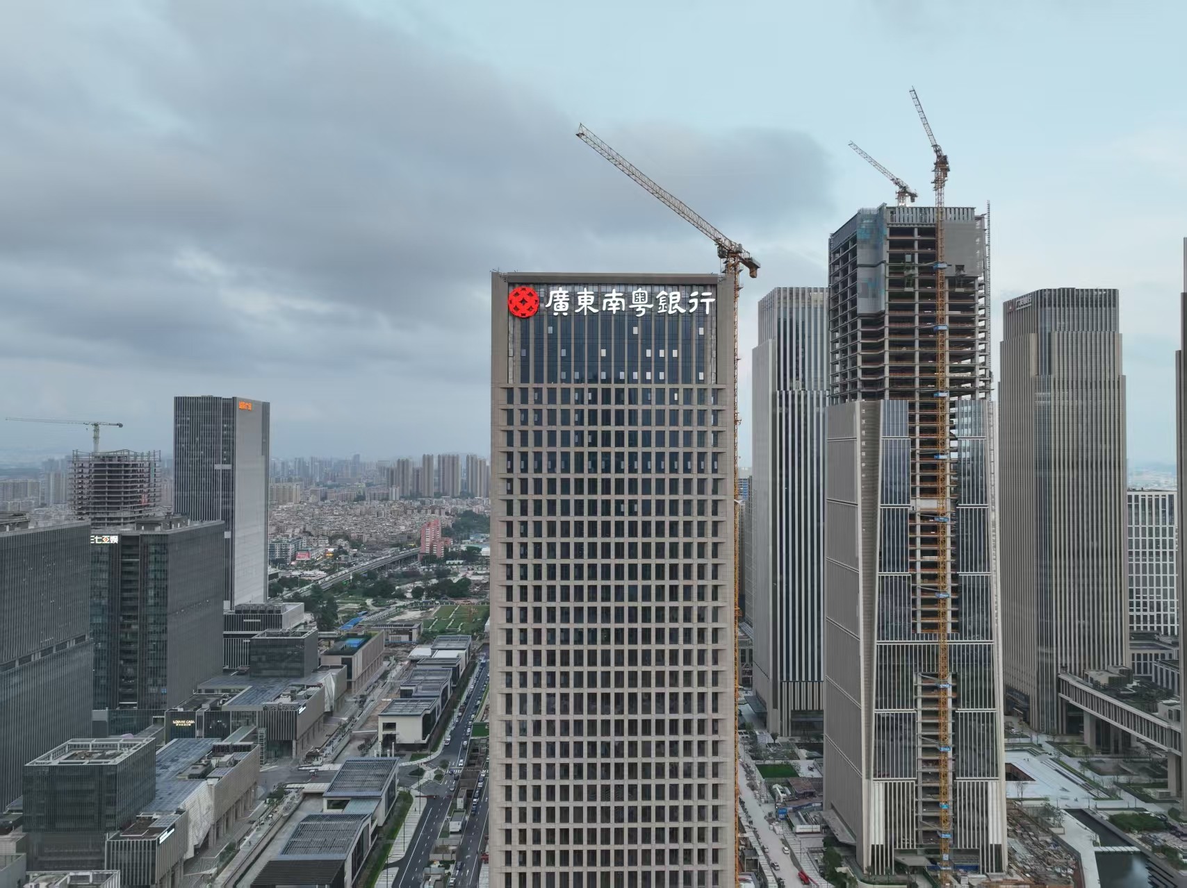 如何选择靠谱楼体发光字制作安装公司？