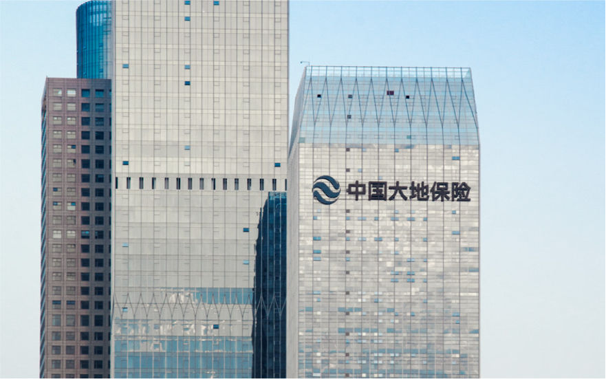 南宁中国大地保险玻璃幕墙发光字工程