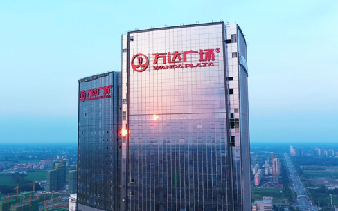六安万达202米玻璃幕墙发光字工程