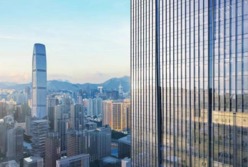 深圳国速中心131米超高层玻璃幕墙发光字工程
