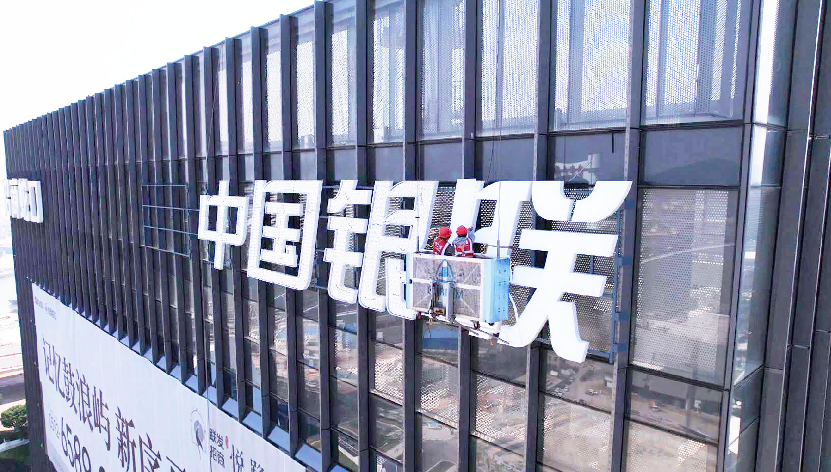 高楼大厦发光字维修的费用是多少？